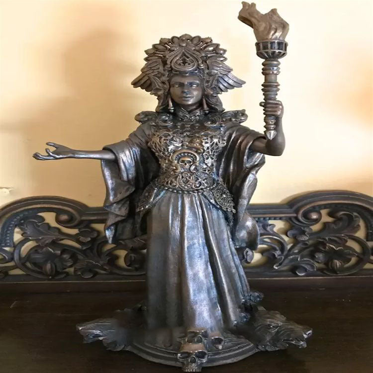 Déesse de la sorcellerie et Statue magique