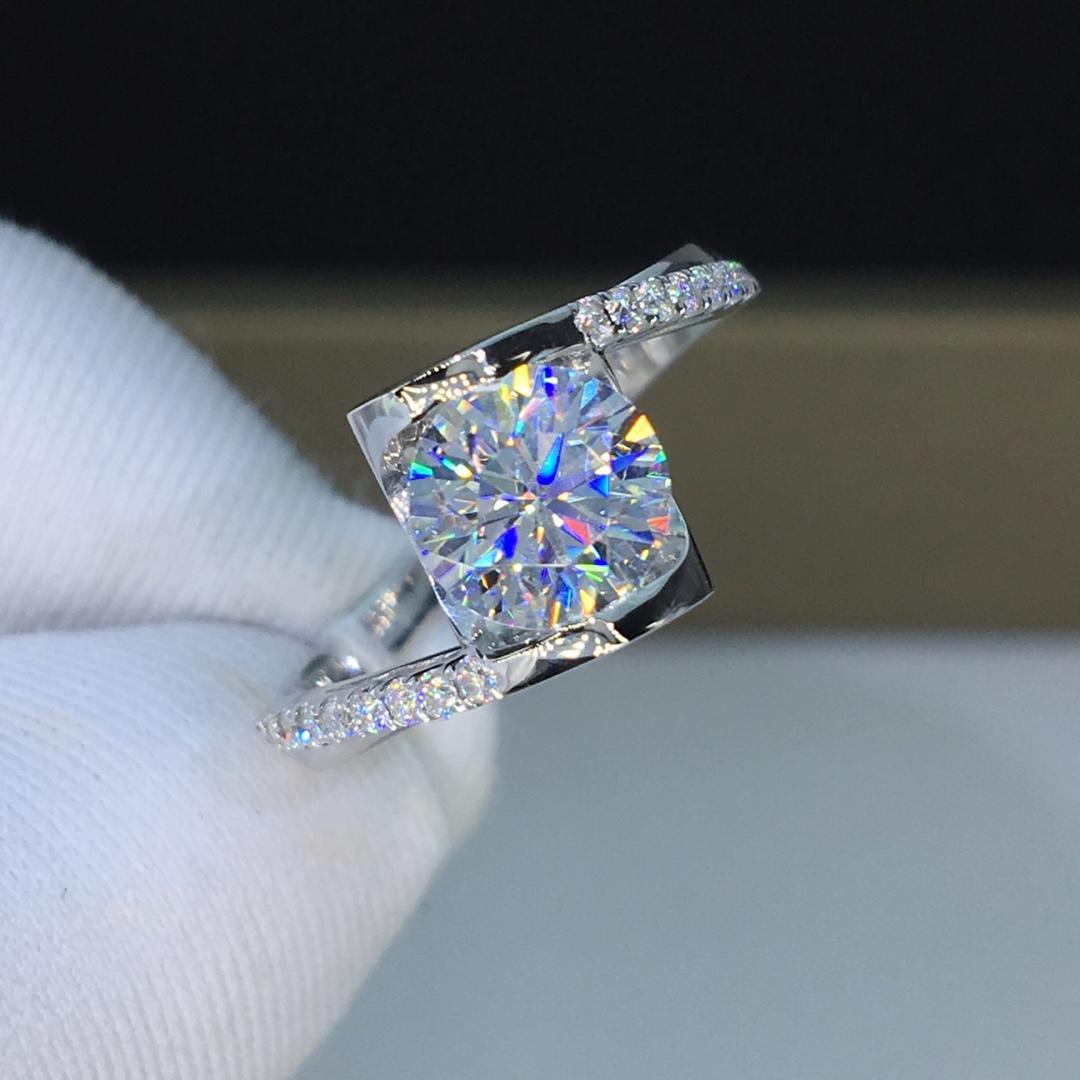 Angel Kiss diamond ring
