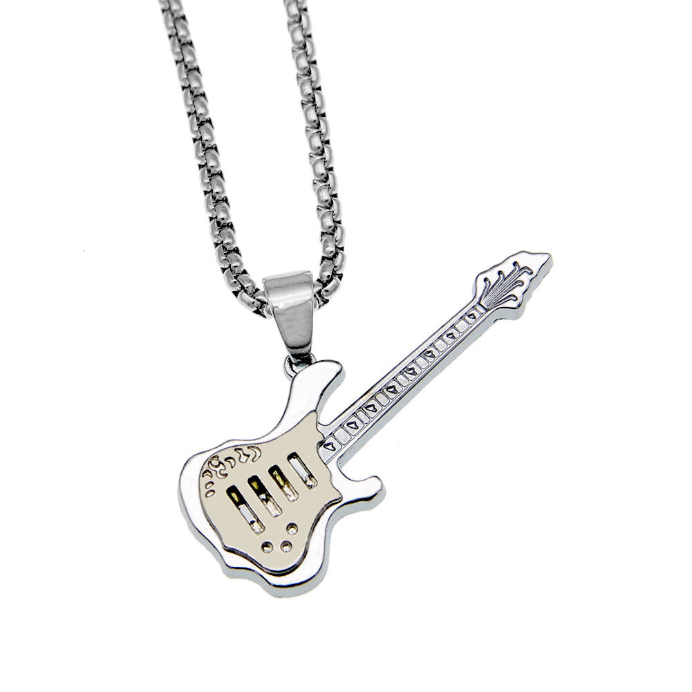 Collier en forme de guitare gothique en acier titane à 2 couches pour hommes