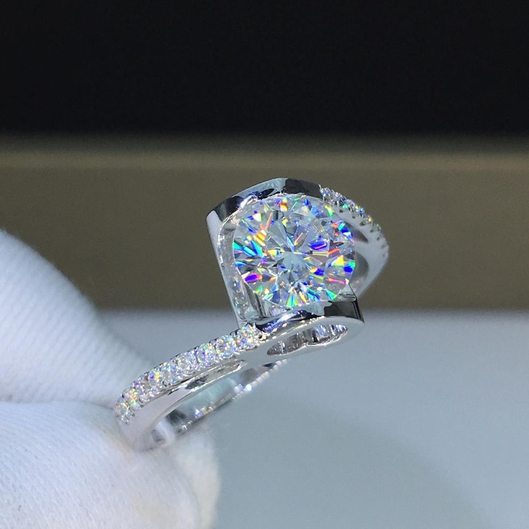 Angel Kiss diamond ring
