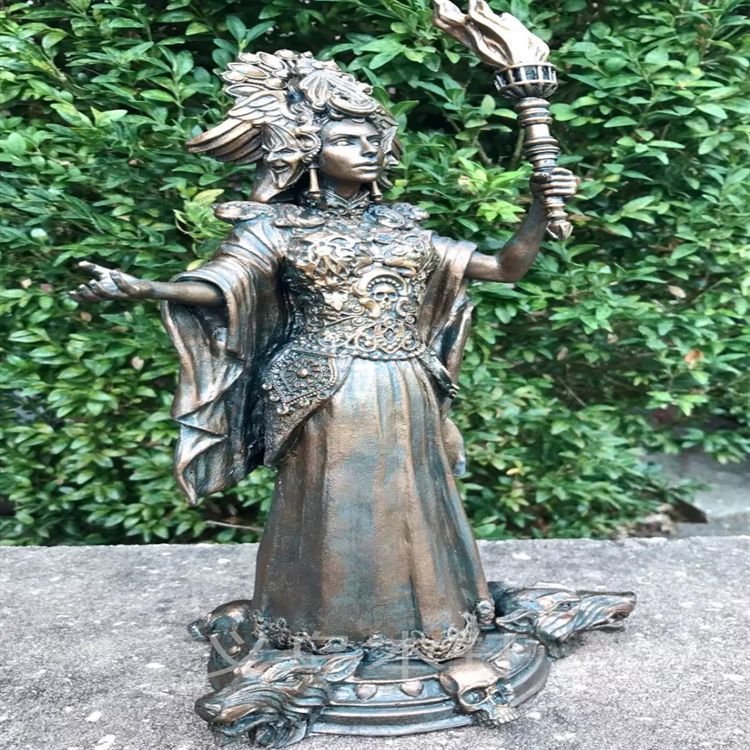 Déesse de la sorcellerie et Statue magique