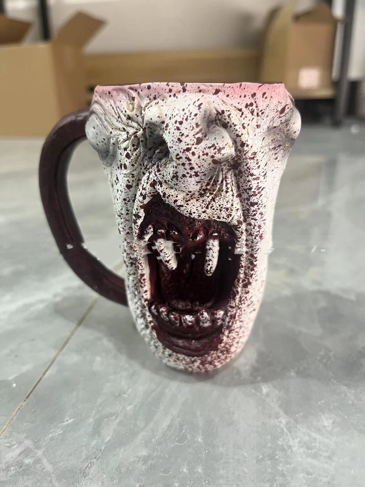 Tasse demi-visage de vampire gothique fait à la main