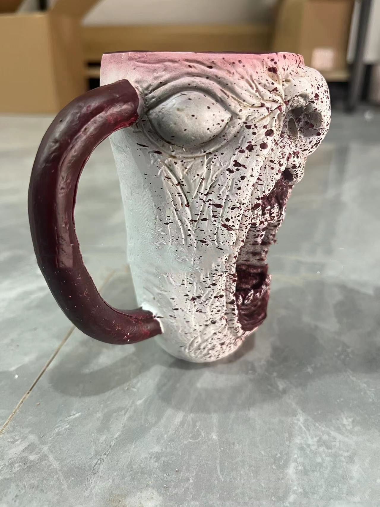 Tasse demi-visage de vampire gothique fait à la main