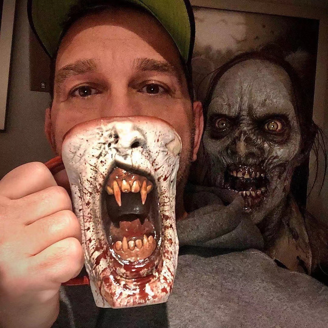 Tasse demi-visage de vampire gothique fait à la main