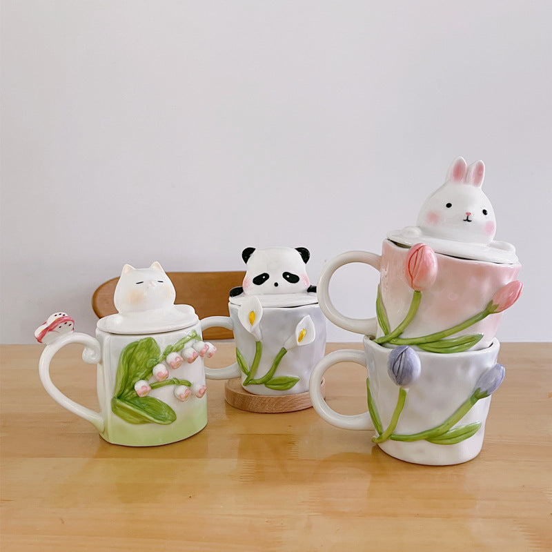 Tasse de tulipe en céramique pétrie à la main florale premium