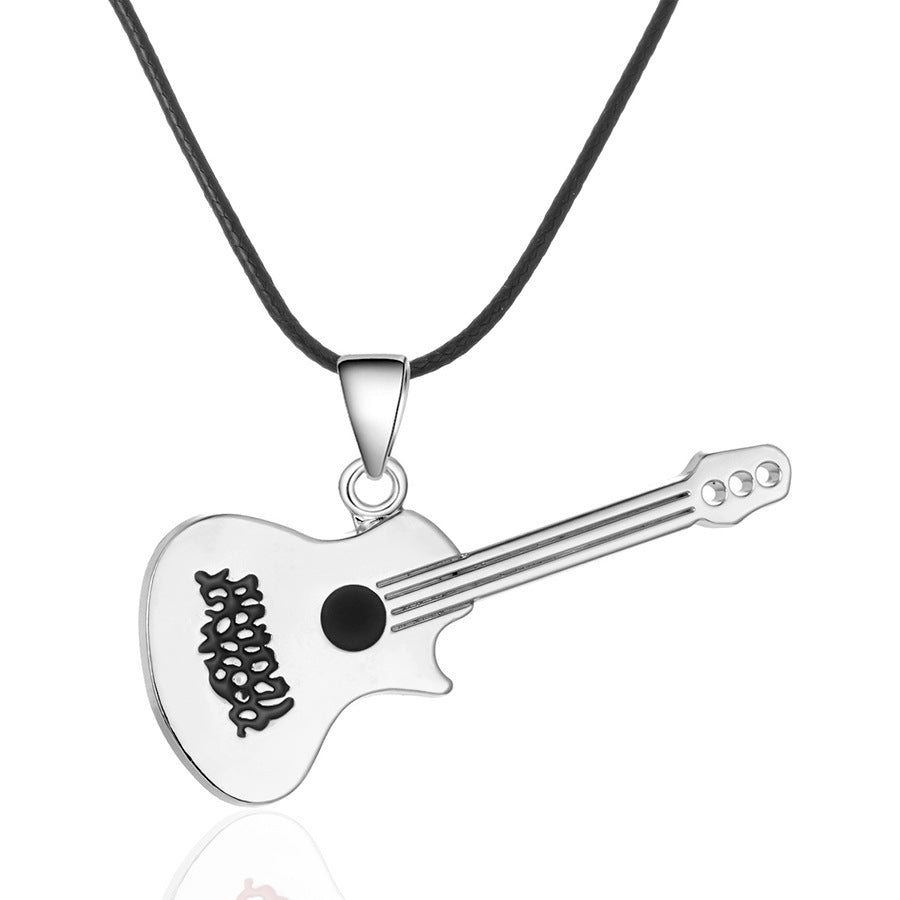 Collier en forme de guitare gothique en acier titane à 2 couches pour hommes