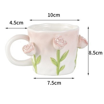 Tasse de tulipe en céramique pétrie à la main florale premium