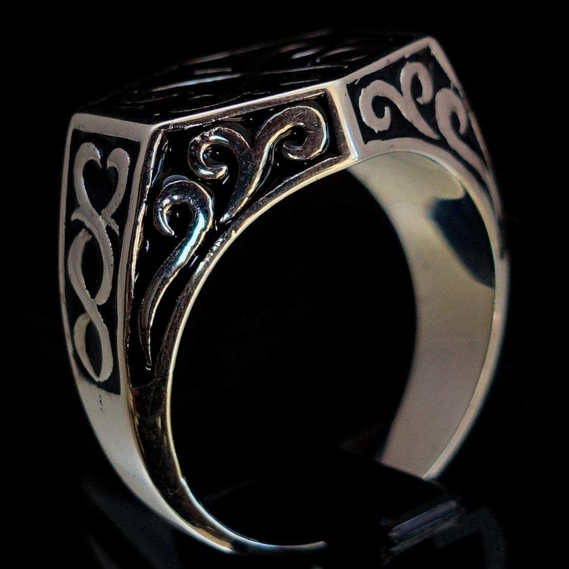 Excellent crafted Men's Medieval Ring Black Oriental Crest Sterling