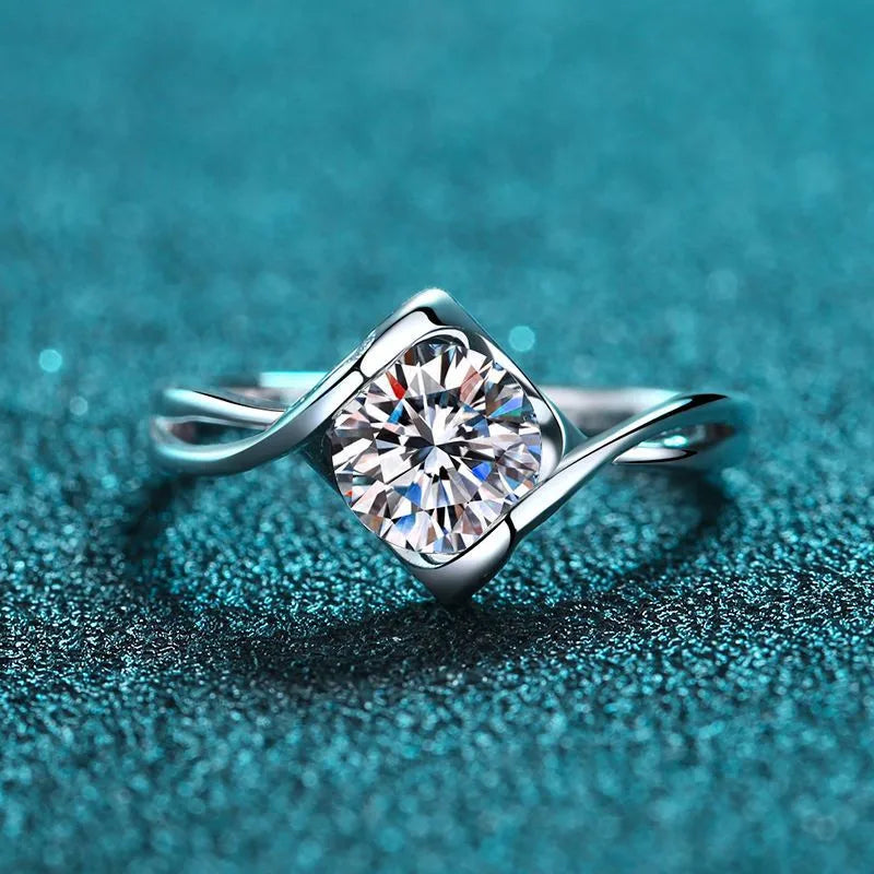 Silver 925 Original Diamond Test Past 1 Carat Brilliant Cut D Color Moissanite Angel Kiss Ring Sparkling Gemstone Party Jewelry