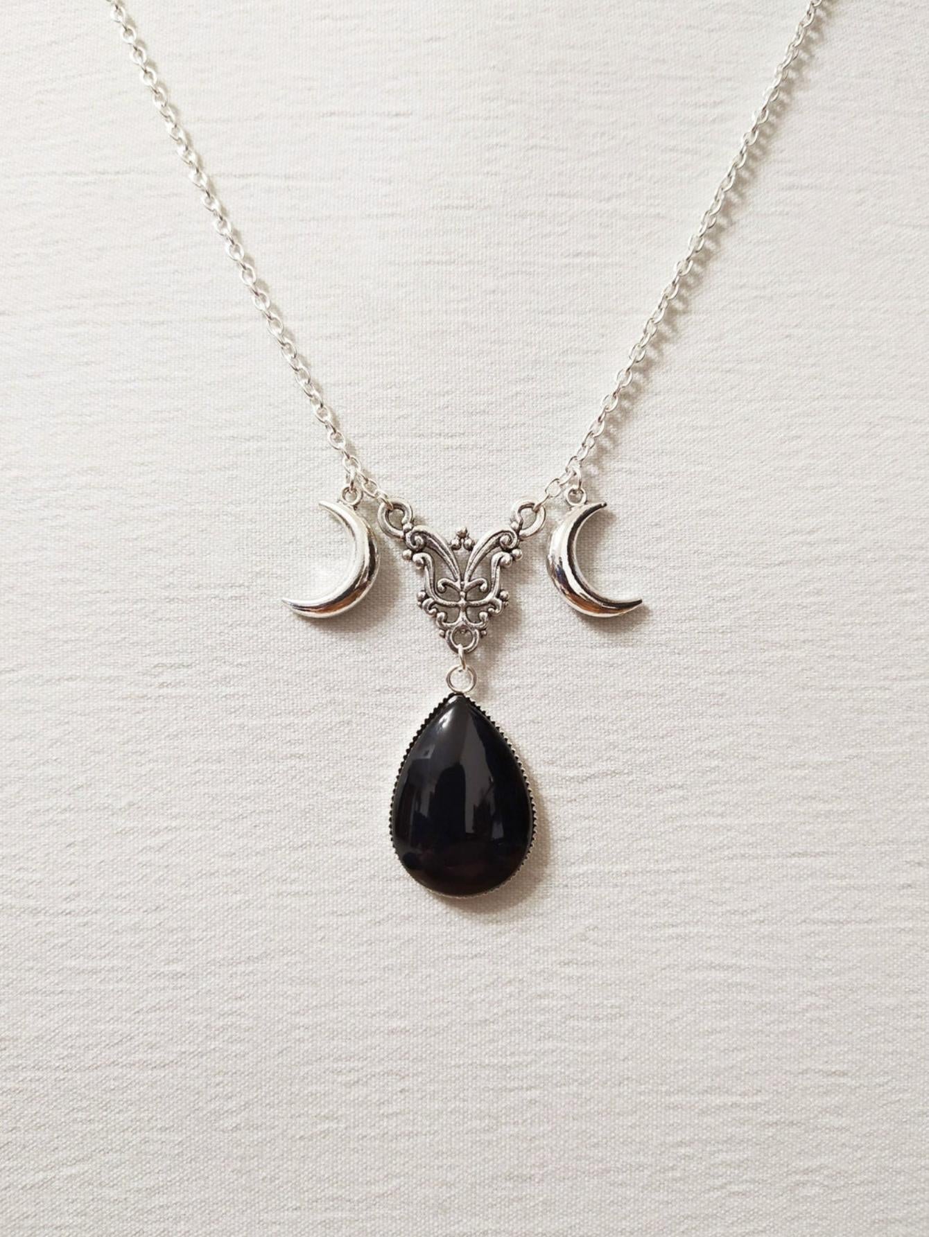 European And American Triple Moon Goddess Necklace