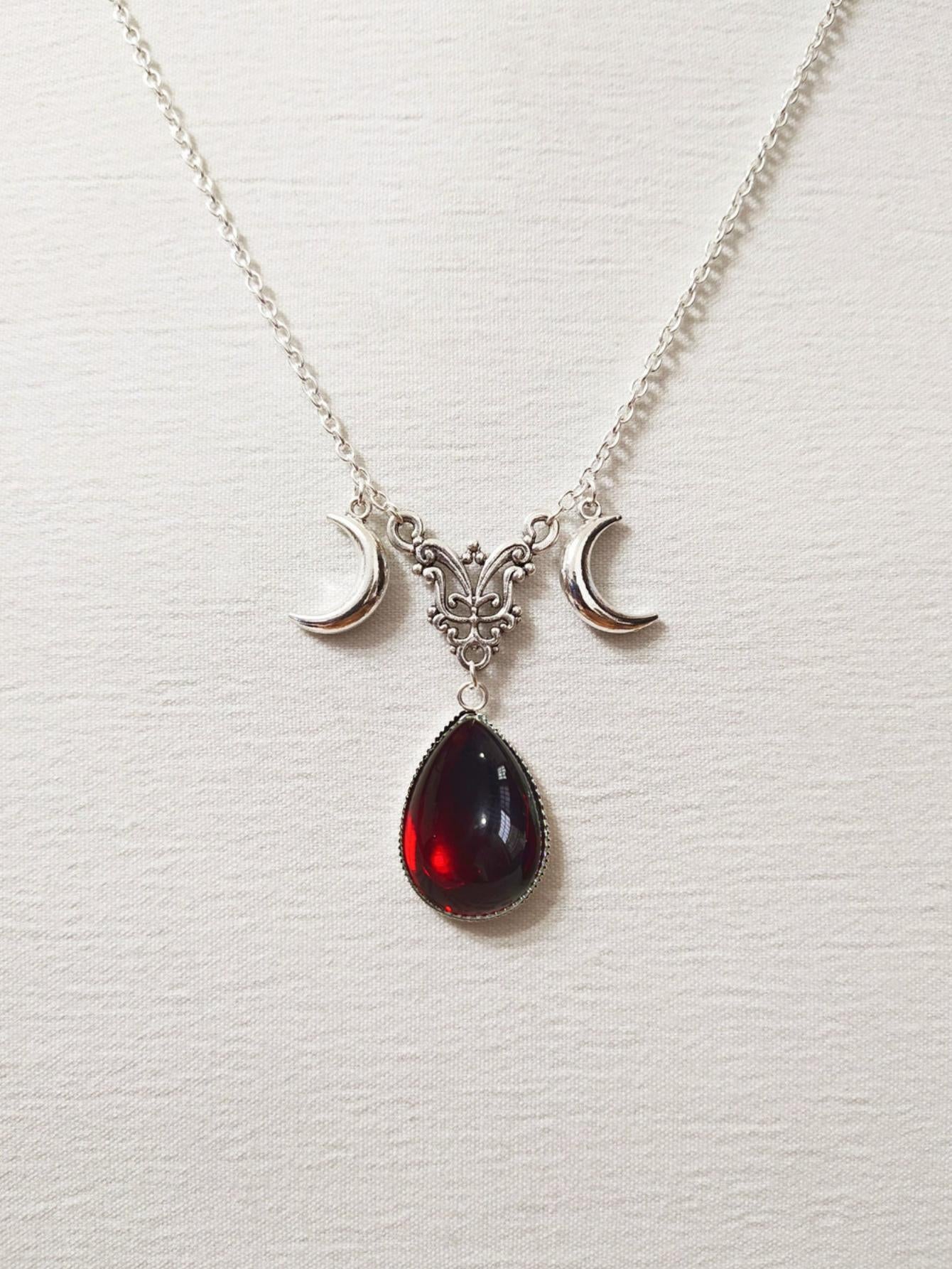 European And American Triple Moon Goddess Necklace