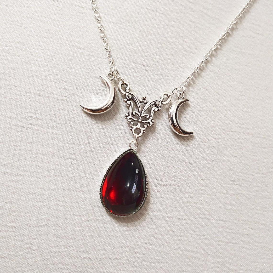 European And American Triple Moon Goddess Necklace