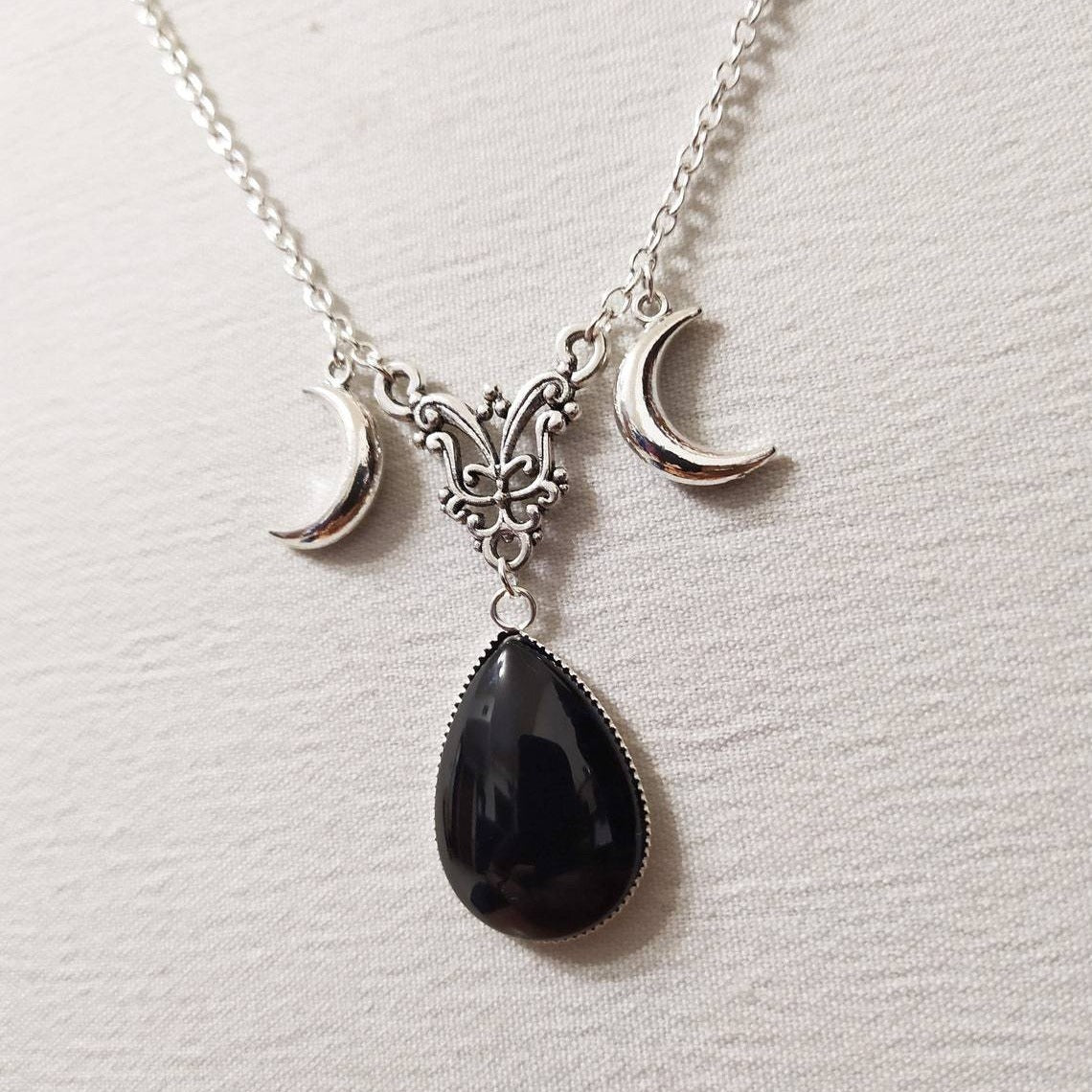 European And American Triple Moon Goddess Necklace