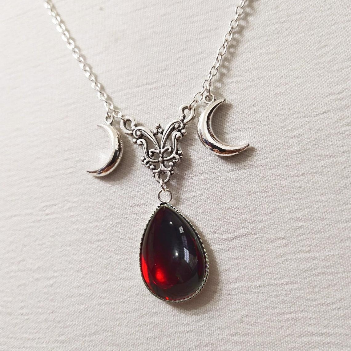 European And American Triple Moon Goddess Necklace