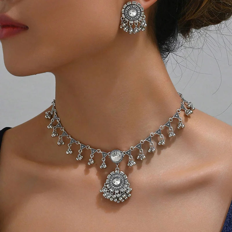 "Ensemble Vintage Ethnique Indien : Collier et Boucles d'Oreilles en Pierres Précieuses - Goutte Perles Asie du Sud-Est, Idéal pour un Style Unique et Élégant !"