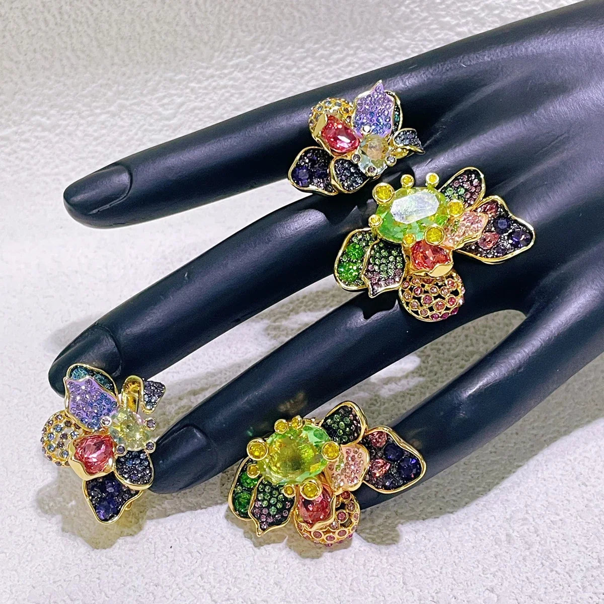 Ensemble de bijoux de fête pour femmes, haute qualité, nouvelle tendance, breloque, fleur colorée, papillon, cristal, collier, boucle d'oreille, bague, cadeau pour femmes, 2025