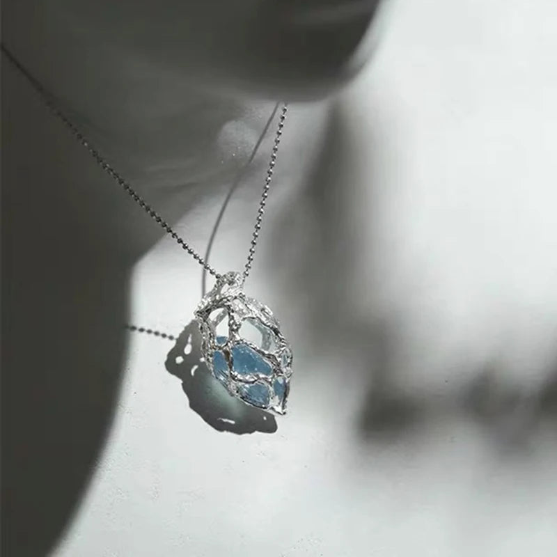Collier pendentif coeur bleu pour femmes, tendance, créatif, cristal irrégulier, chaîne de clavicule géométrique, bijoux d'anniversaire, cadeau, vente en gros