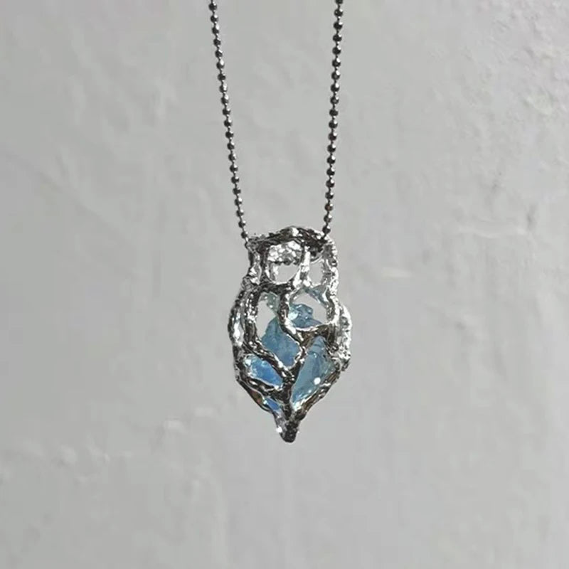 Collier pendentif coeur bleu pour femmes, tendance, créatif, cristal irrégulier, chaîne de clavicule géométrique, bijoux d'anniversaire, cadeau, vente en gros