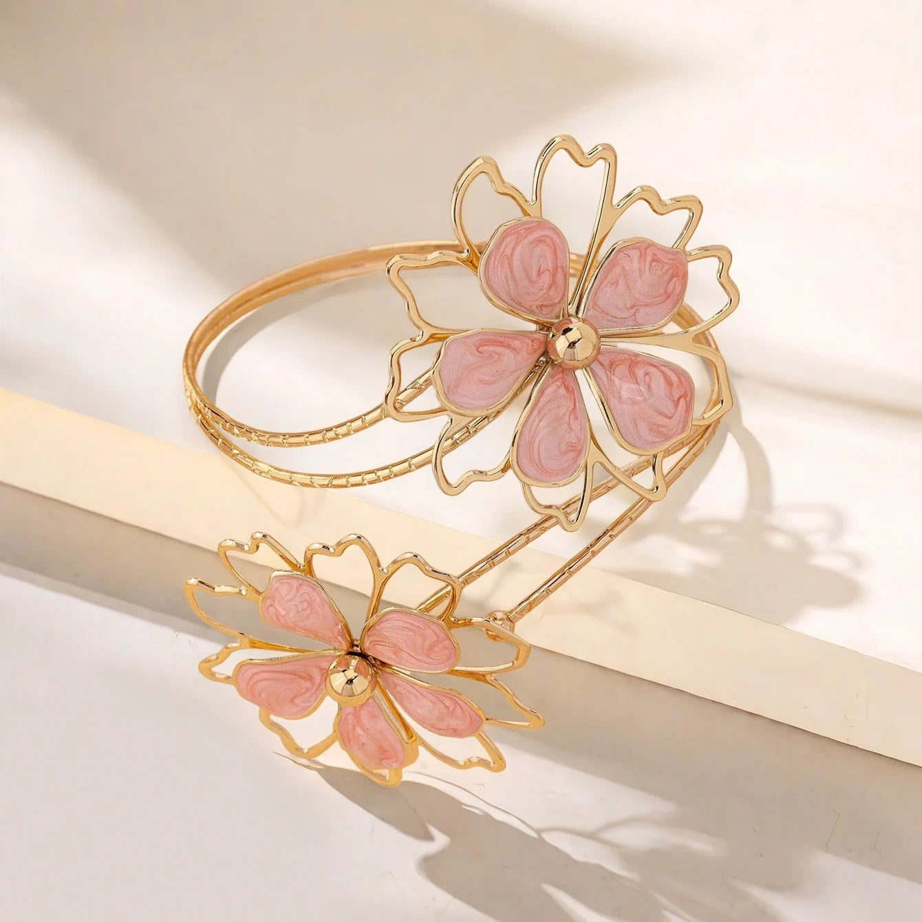 Bracelet bohème à fleurs creuses pour femmes et filles, Design irrégulier, manchette ouverte géométrique, bijoux cadeau