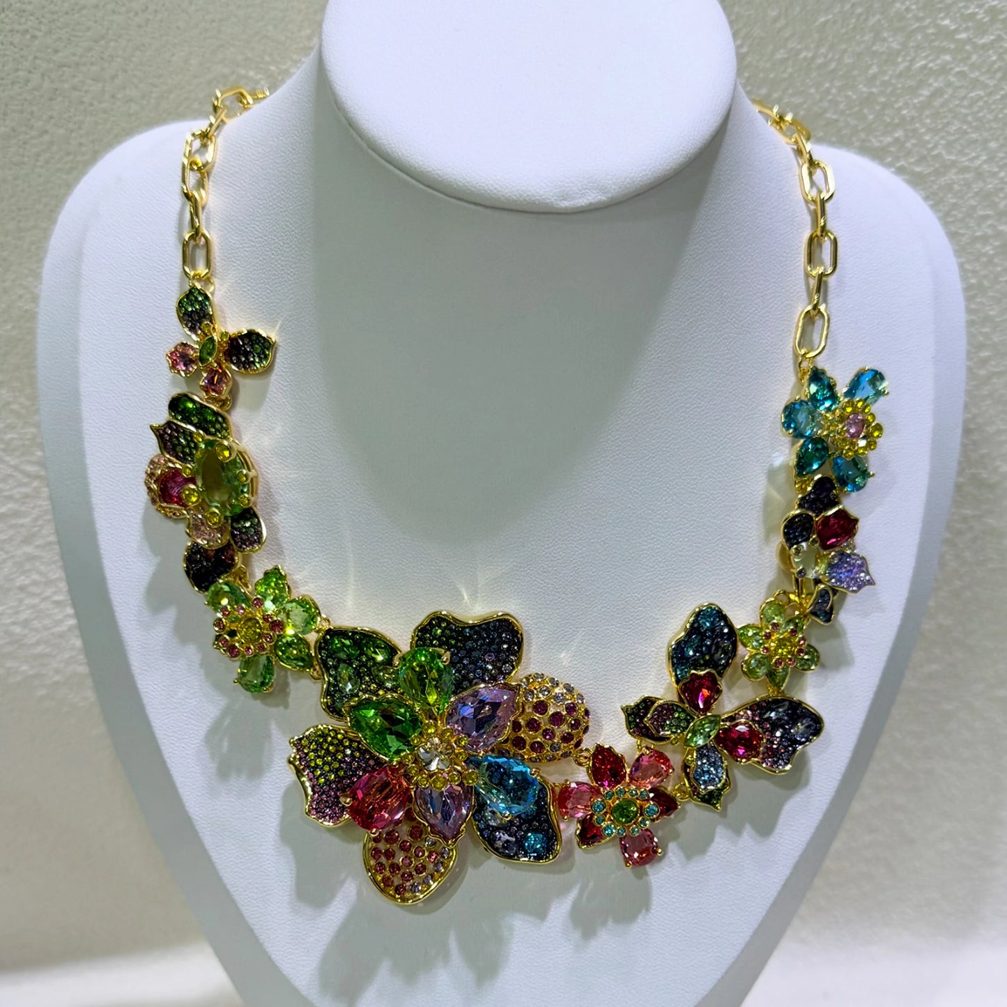 Ensemble de bijoux de fête pour femmes, haute qualité, nouvelle tendance, breloque, fleur colorée, papillon, cristal, collier, boucle d'oreille, bague, cadeau pour femmes, 2025