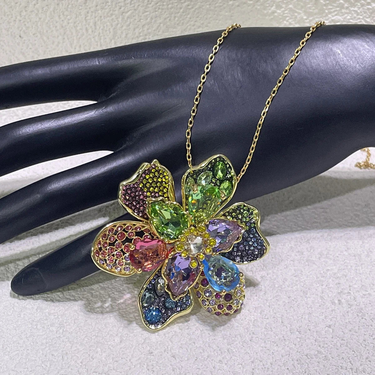 Ensemble de bijoux de fête pour femmes, haute qualité, nouvelle tendance, breloque, fleur colorée, papillon, cristal, collier, boucle d'oreille, bague, cadeau pour femmes, 2025