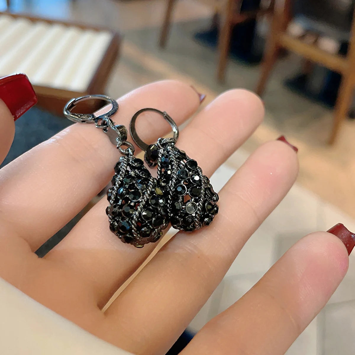 Boucles d'oreilles pendantes en forme de goutte de cristal noir pour femmes, strass brillants, goutte d'eau, bijoux cadeau de fête