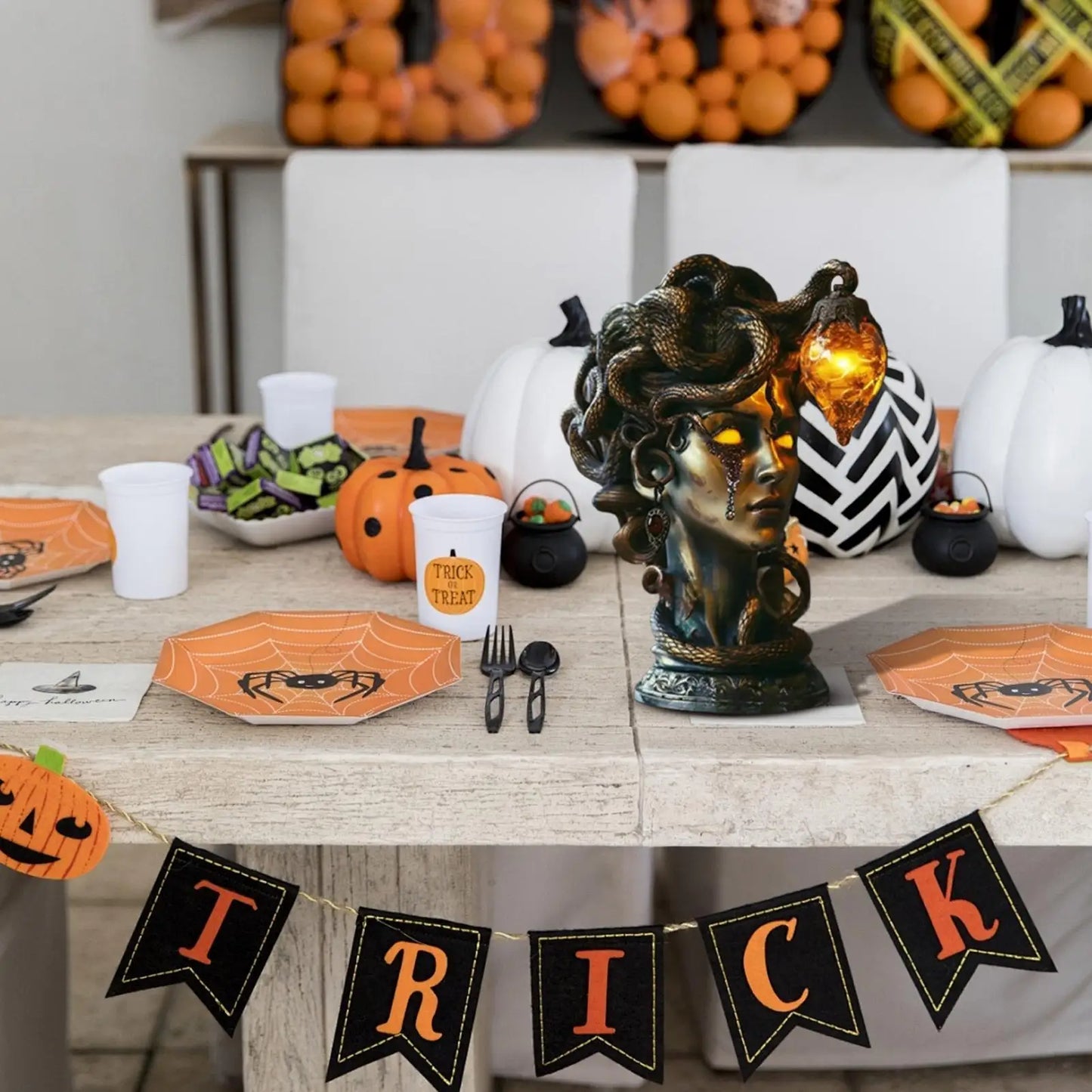 Statue de buste Medusa avec lumières Led, monstre mythique, ornement gothique en résine, décoration et fournitures amusantes pour Halloween