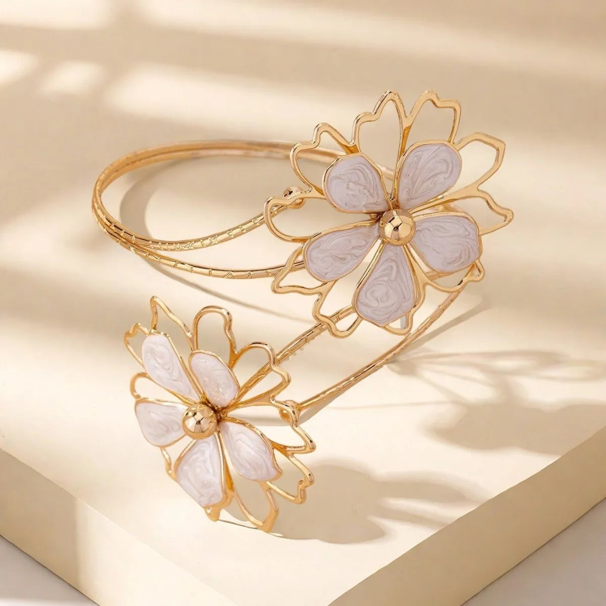 Bracelet bohème à fleurs creuses pour femmes et filles, Design irrégulier, manchette ouverte géométrique, bijoux cadeau