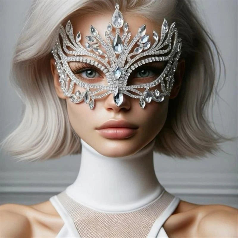 Masque demi-visage élégant pour femme – Accessoire parfait pour Halloween et soirées déguisées.