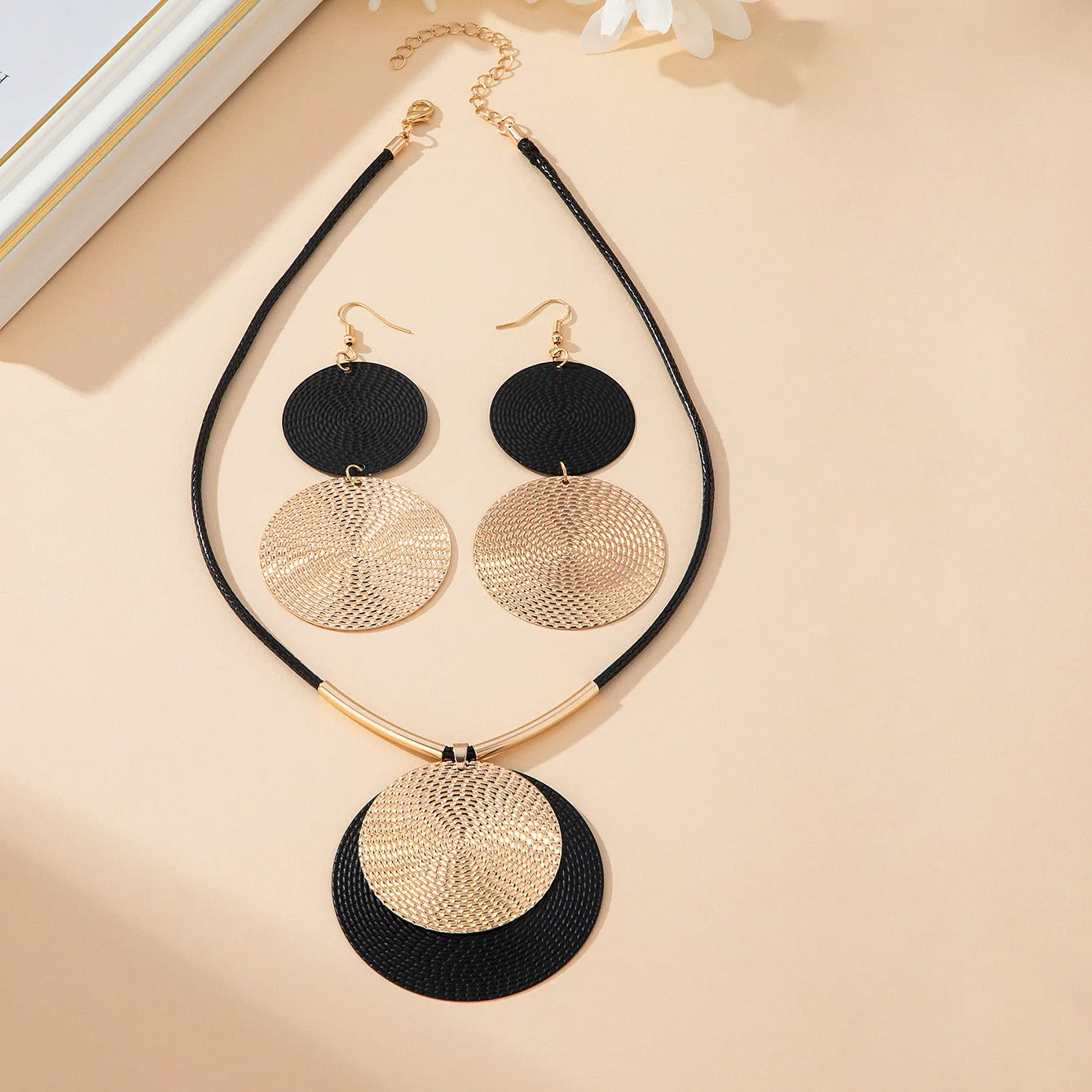Ensemble de colliers et boucles d'oreilles rondes pour femmes, 2 pièces, chaînes en corde PU exagérées, pendentif géométrique en métal, bijoux