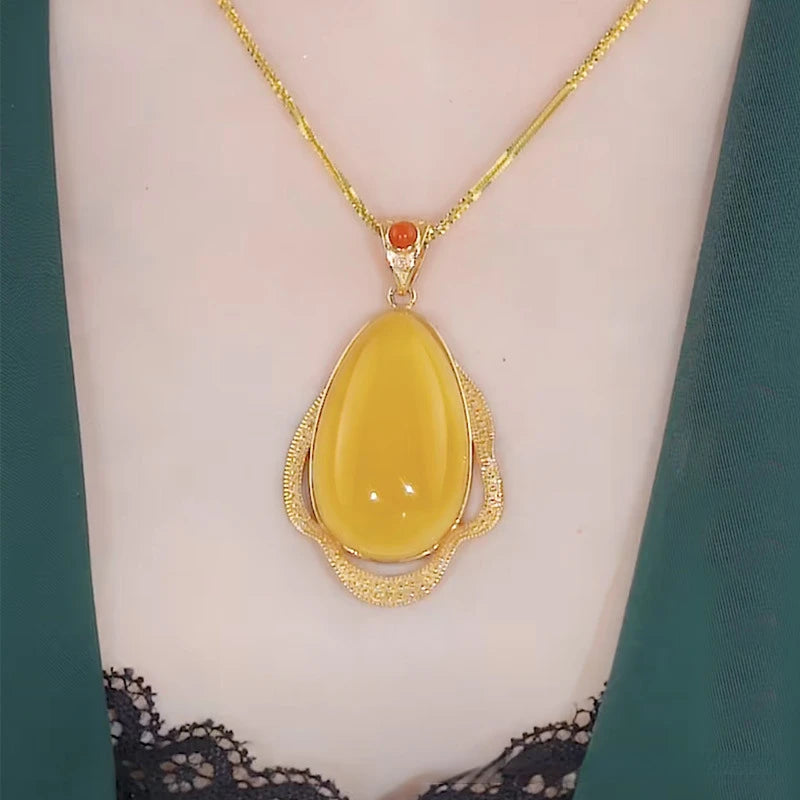 Chaîne de pull élégante avec pendentif en jade d'agate jaune naturelle – Accessoire haut de gamme pour femmes raffinées