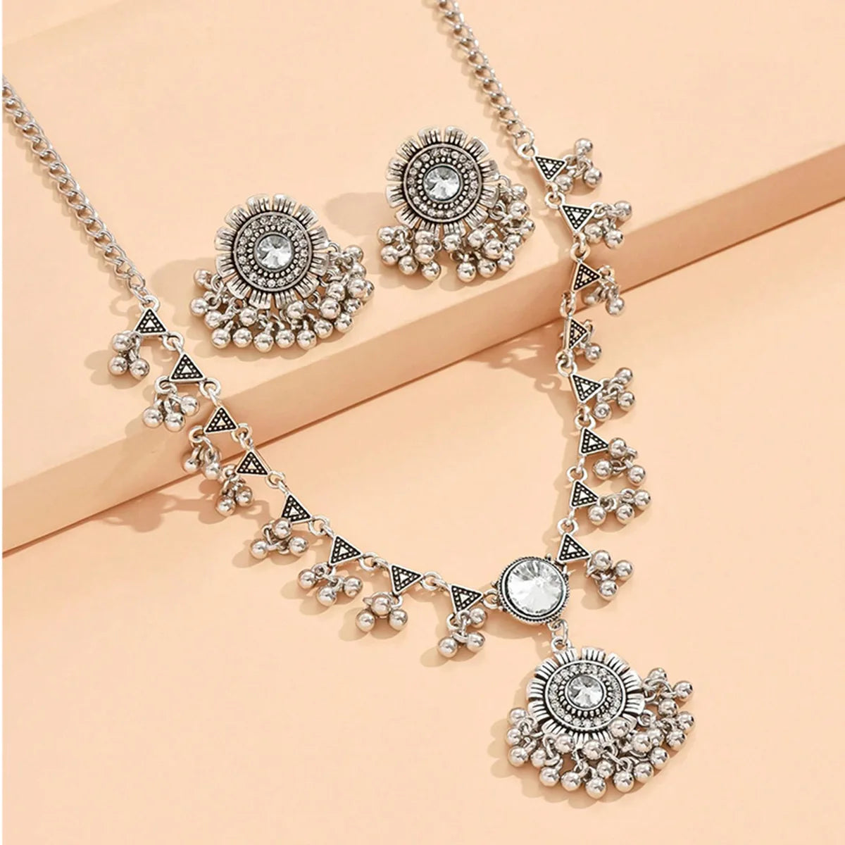 "Ensemble Vintage Ethnique Indien : Collier et Boucles d'Oreilles en Pierres Précieuses - Goutte Perles Asie du Sud-Est, Idéal pour un Style Unique et Élégant !"