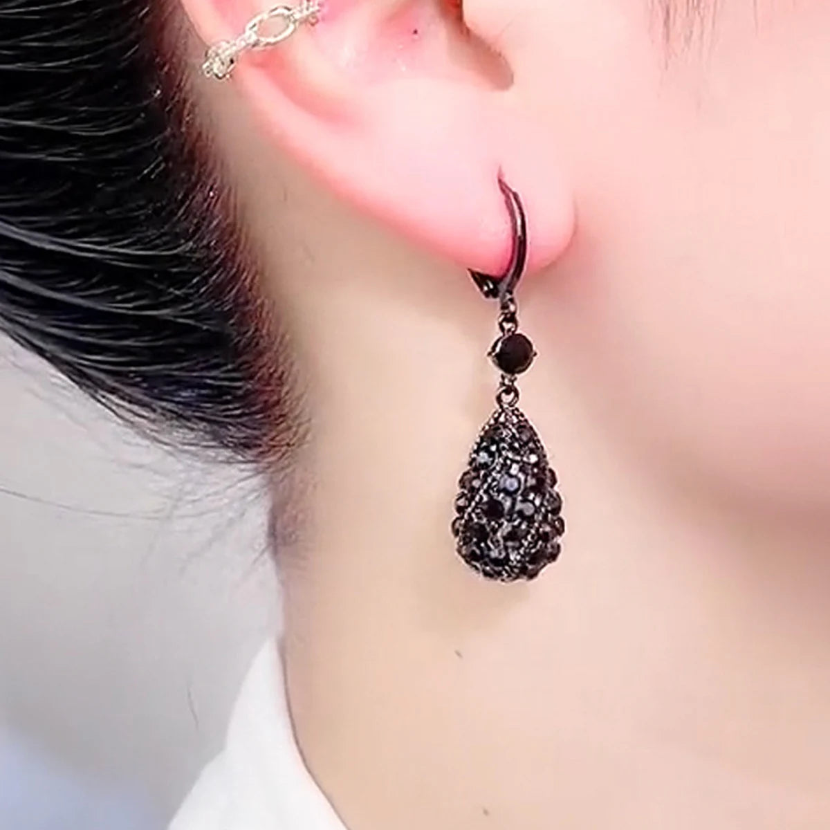 Boucles d'oreilles pendantes en forme de goutte de cristal noir pour femmes, strass brillants, goutte d'eau, bijoux cadeau de fête