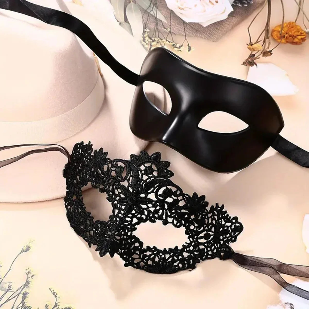 Ensemble de 2 masques de mascarade élégants en dentelle noire pour couples – Parfait pour les fêtes vénitiennes, le Mardi Gras et les célébrations d'Halloween.