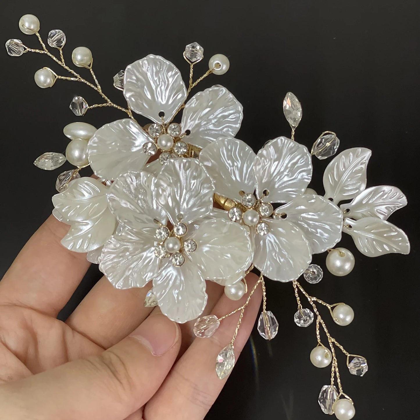 Épingles à cheveux à fleurs violettes, pétales acryliques faits à la main, couvre-chef floraux, pinces à cheveux perlées, bijoux de cheveux élégants pour femmes, mariée, mariage