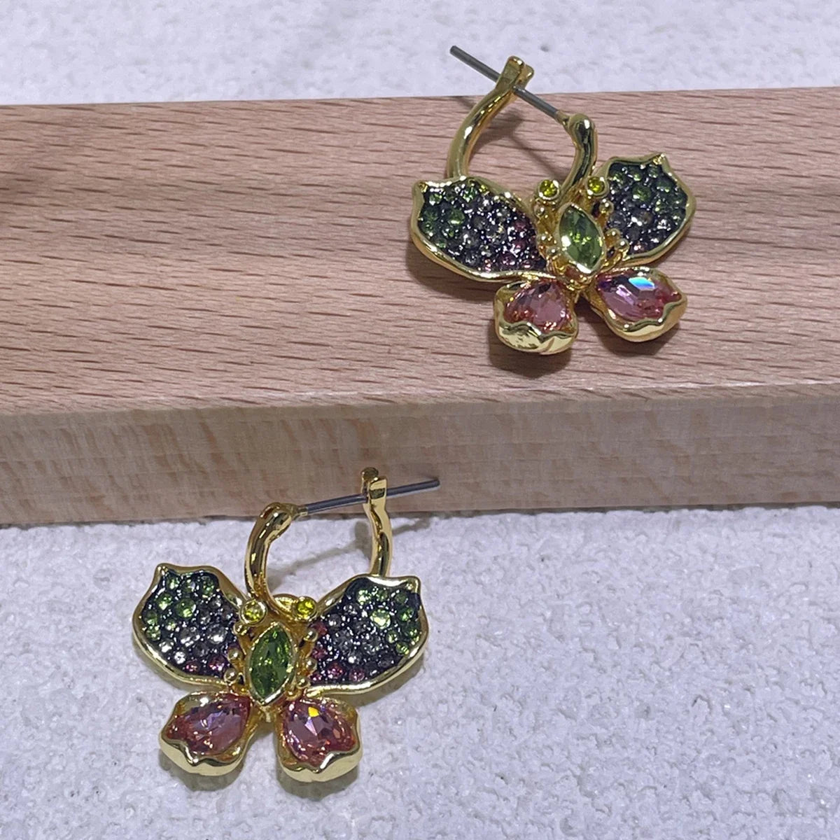Ensemble de bijoux de fête pour femmes, haute qualité, nouvelle tendance, breloque, fleur colorée, papillon, cristal, collier, boucle d'oreille, bague, cadeau pour femmes, 2025