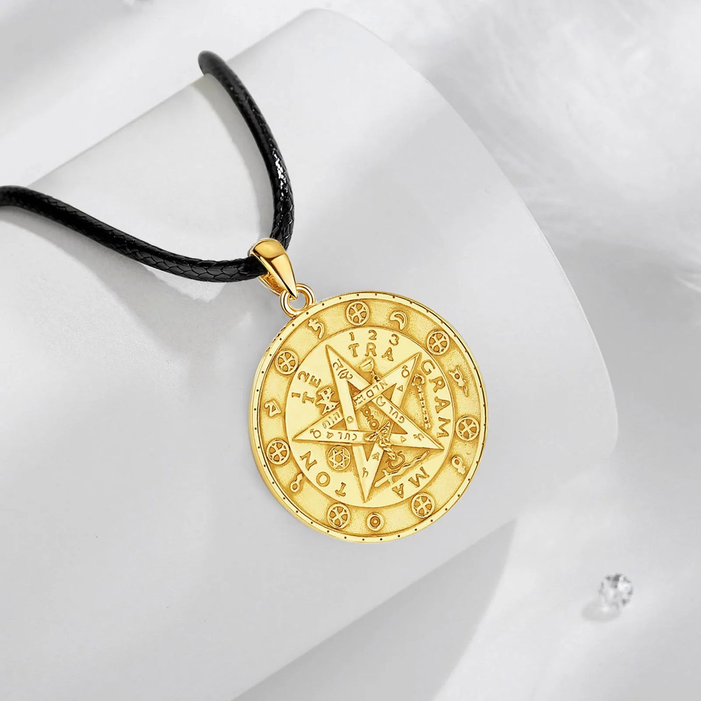 Collier Eudora en Argent Sterling 925 avec Pendentif Aile de Tétragramme en Or 18K – Amulette Symbolique Unisexe, Joaillerie Fine Contemporaine