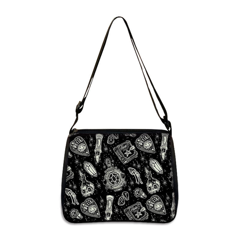 Sac Gothique d'épaule à la mode.