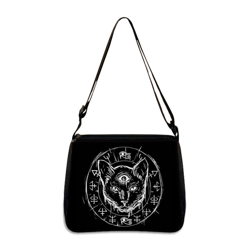 Sac Gothique d'épaule à la mode.