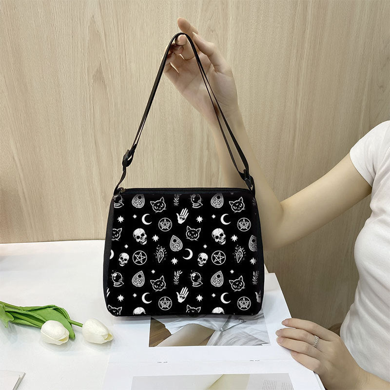 Sac Gothique d'épaule à la mode.