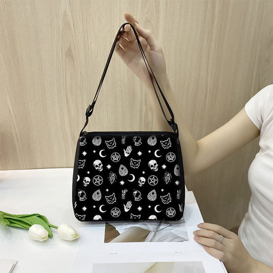 Sac Gothique d'épaule à la mode.