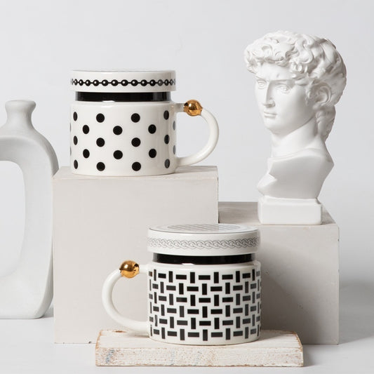 Tasse en céramique avec couvercle,