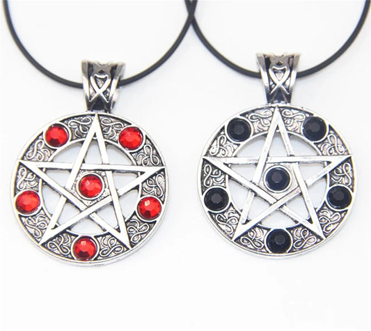Pendentif Vintage Pentagramme Noir et Rouge – Amulette Surnaturelle de Protection pour Hommes et Femmes