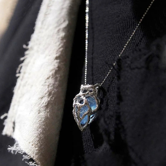 Collier pendentif coeur bleu pour femmes, tendance, créatif, cristal irrégulier, chaîne de clavicule géométrique, bijoux d'anniversaire, cadeau, vente en gros