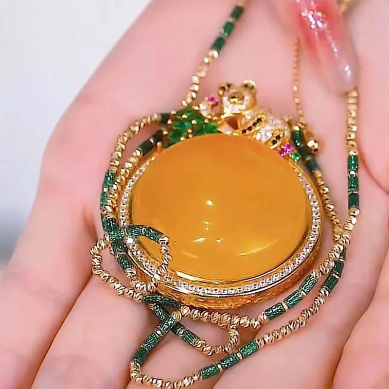 Chaîne de pull élégante avec pendentif en jade d'agate jaune naturelle – Accessoire haut de gamme pour femmes raffinées