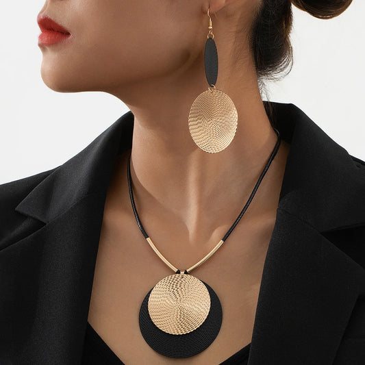 Ensemble de colliers et boucles d'oreilles rondes pour femmes, 2 pièces, chaînes en corde PU exagérées, pendentif géométrique en métal, bijoux