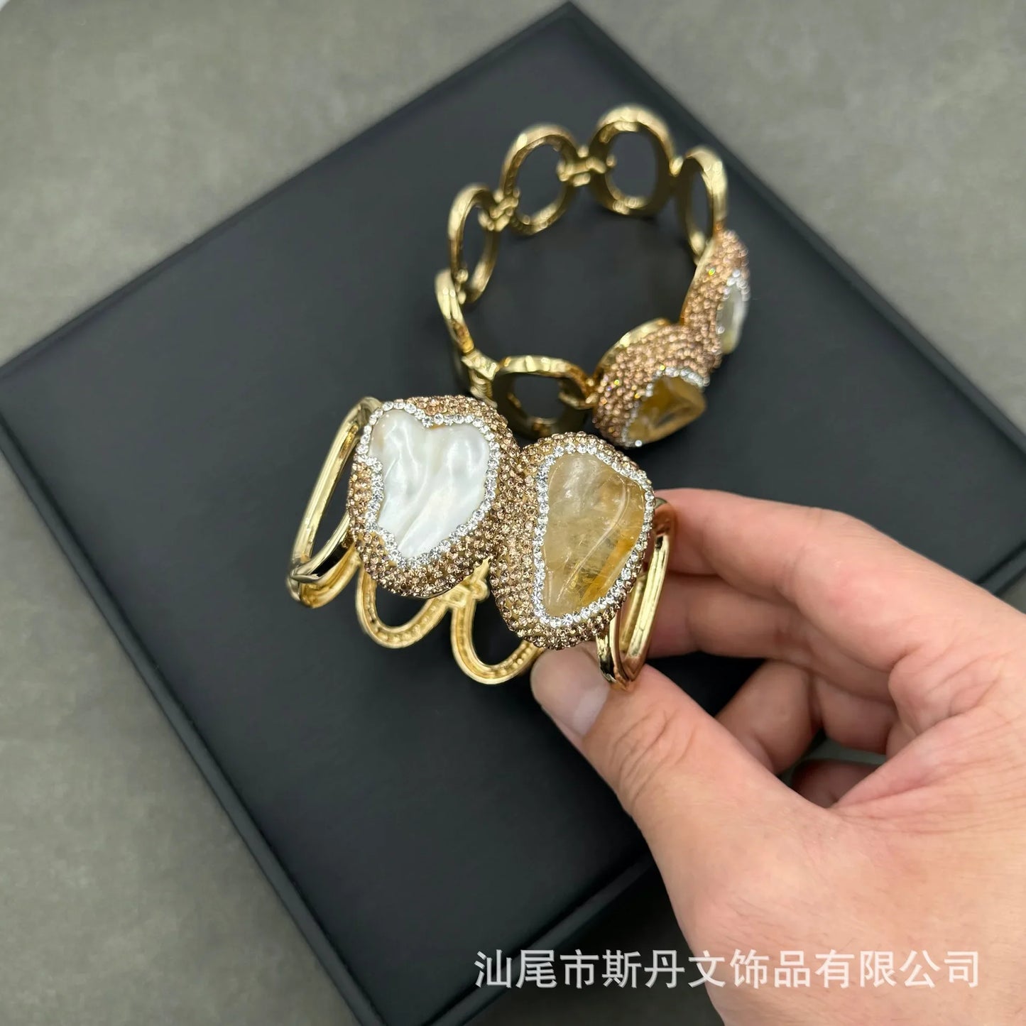 Bracelet de perles baroques naturelles incrustées, pierre brute.