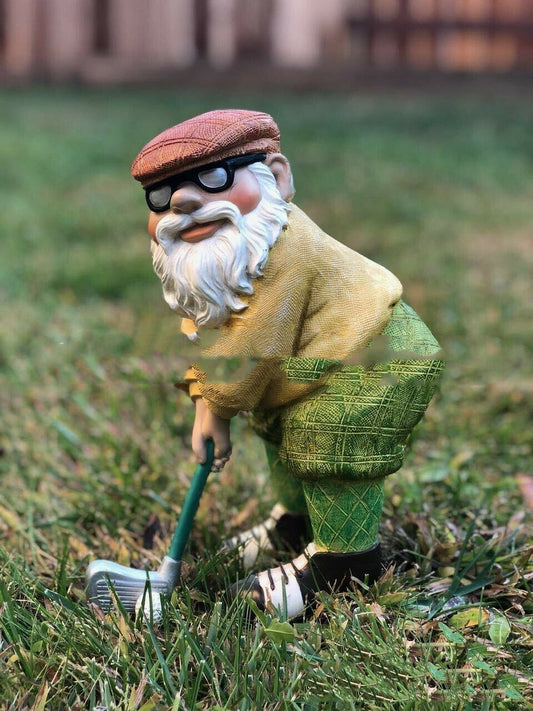 Le Jardin Est Décoré Avec Statues De Golf Gnomes