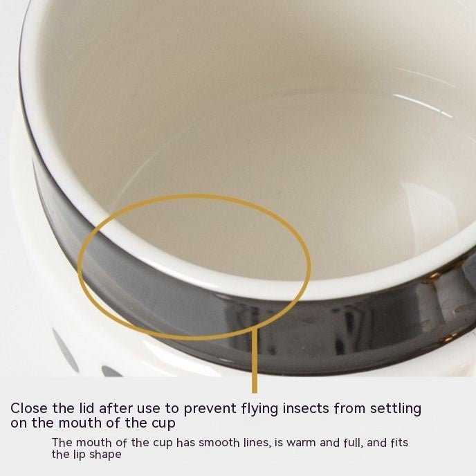 Tasse en céramique avec couvercle,